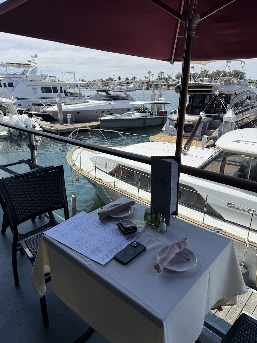The Rusty Pelican bar service