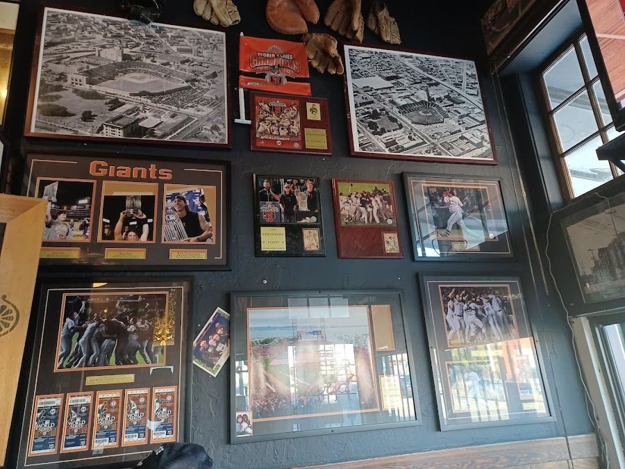 Double Play Bar & Grill SoMa atmosphere