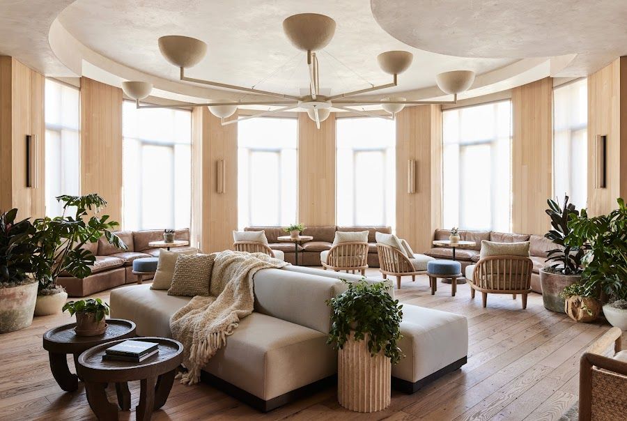Everdene at 1 Hotel bar service