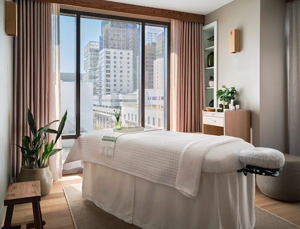 The View Lounge at Marriott Marquis San Francisco