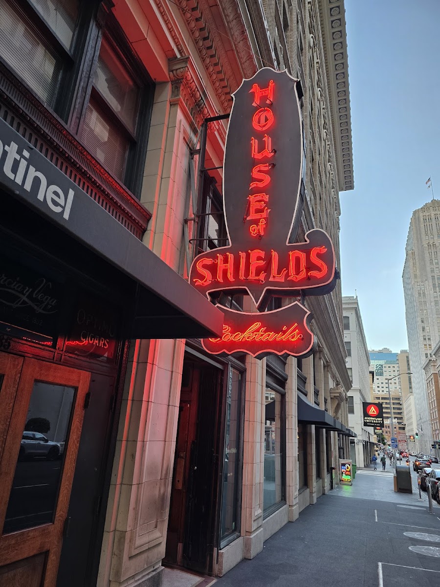 House of Shields historic wood bar and booths, downtown San Francisco