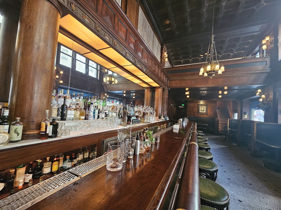 House of Shields historic wood bar and booths, downtown San Francisco