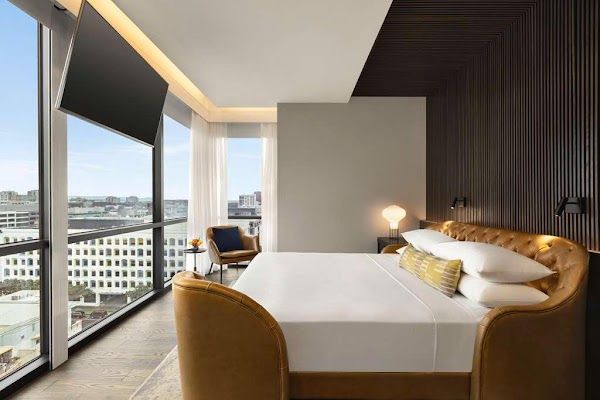 The View Lounge at Marriott Marquis San Francisco