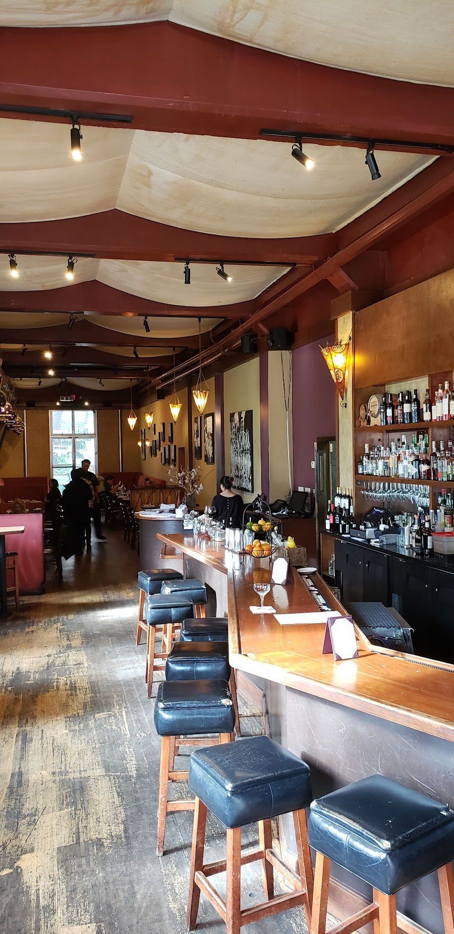 Soluna Cafe & Lounge cocktail at the bar