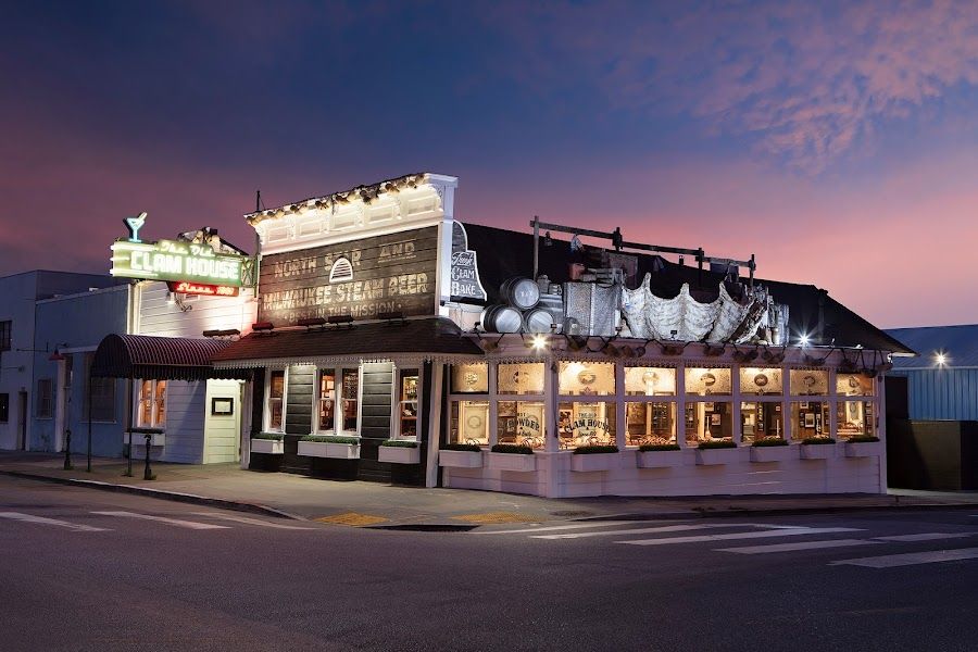 The Old Clam House Bar Bayview atmosphere