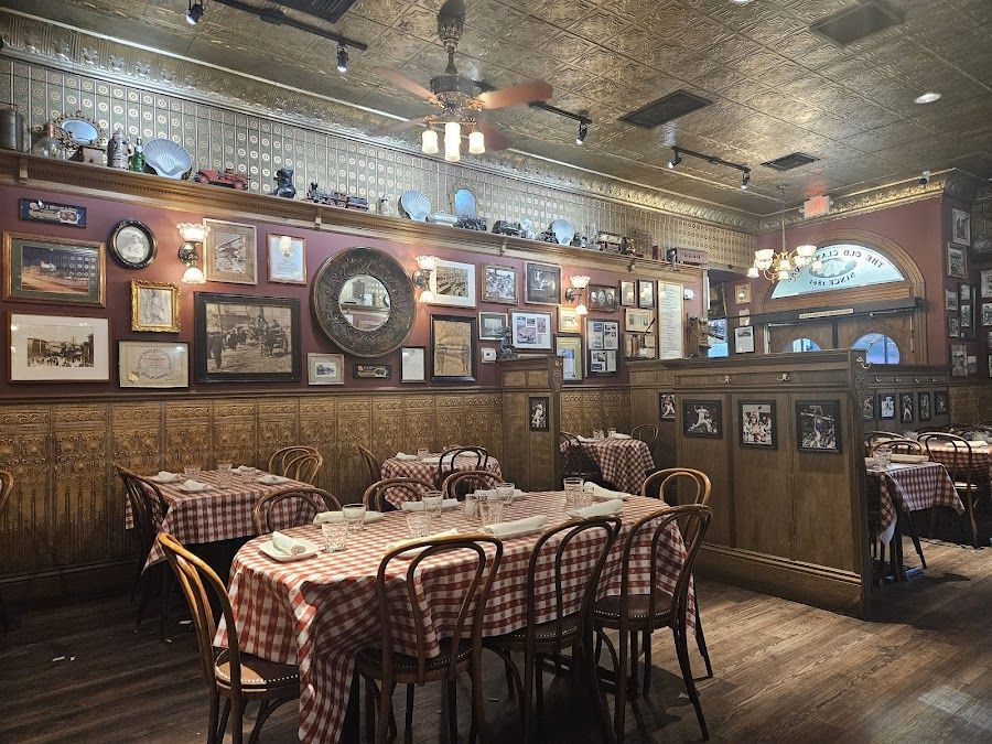 The Old Clam House Bar bar service