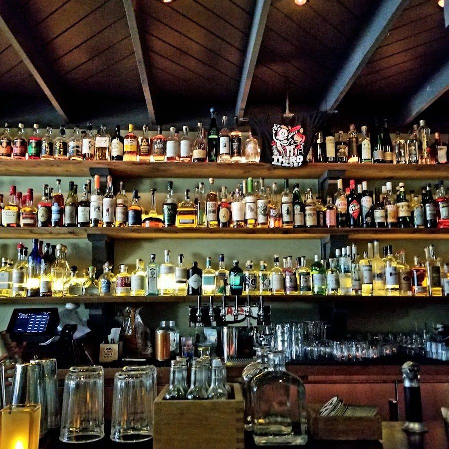 Third Rail Bar Dogpatch atmosphere