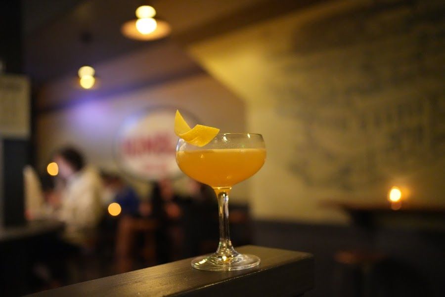 Third Rail Bar bar service