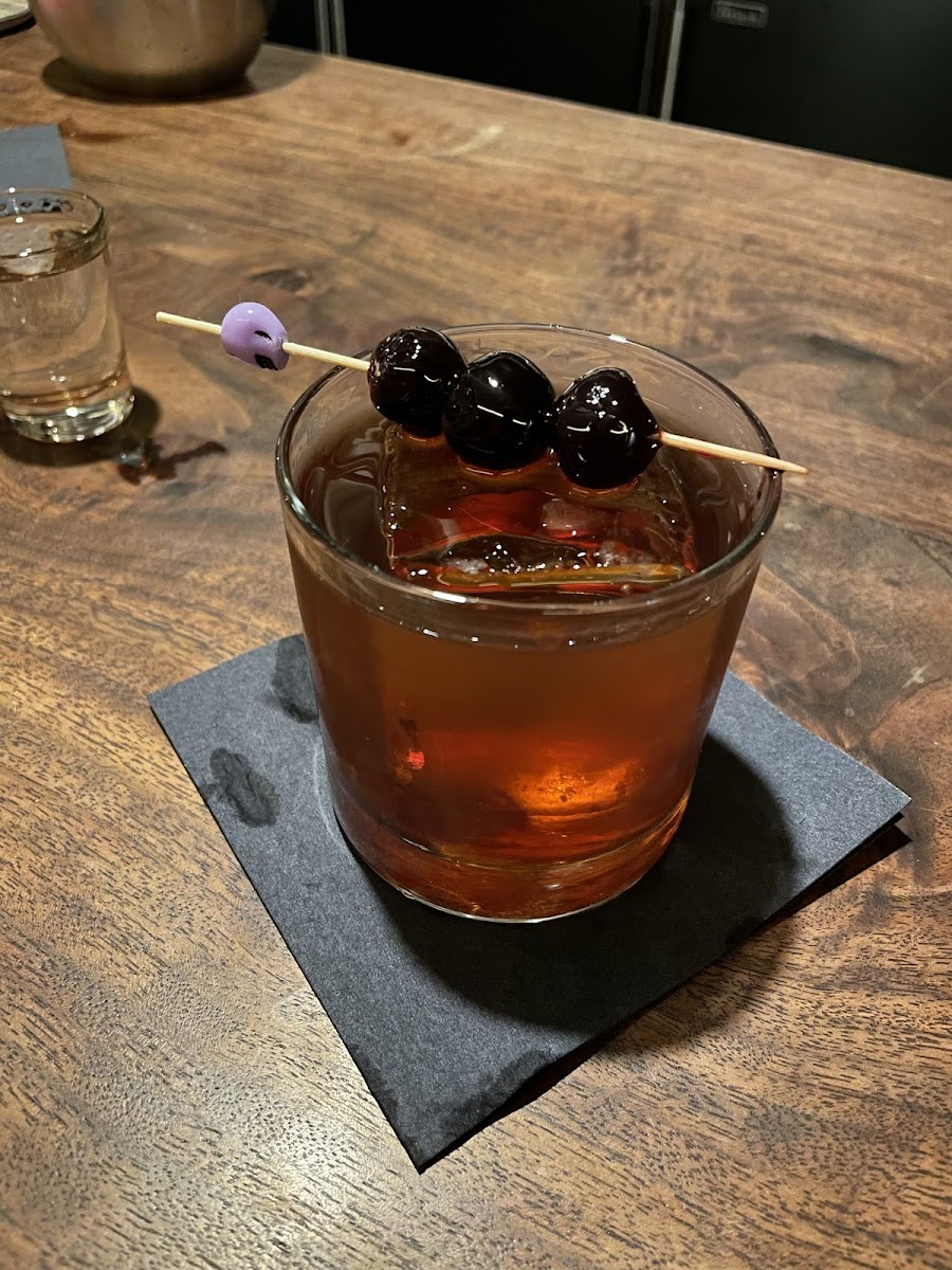 White Cap bar detail