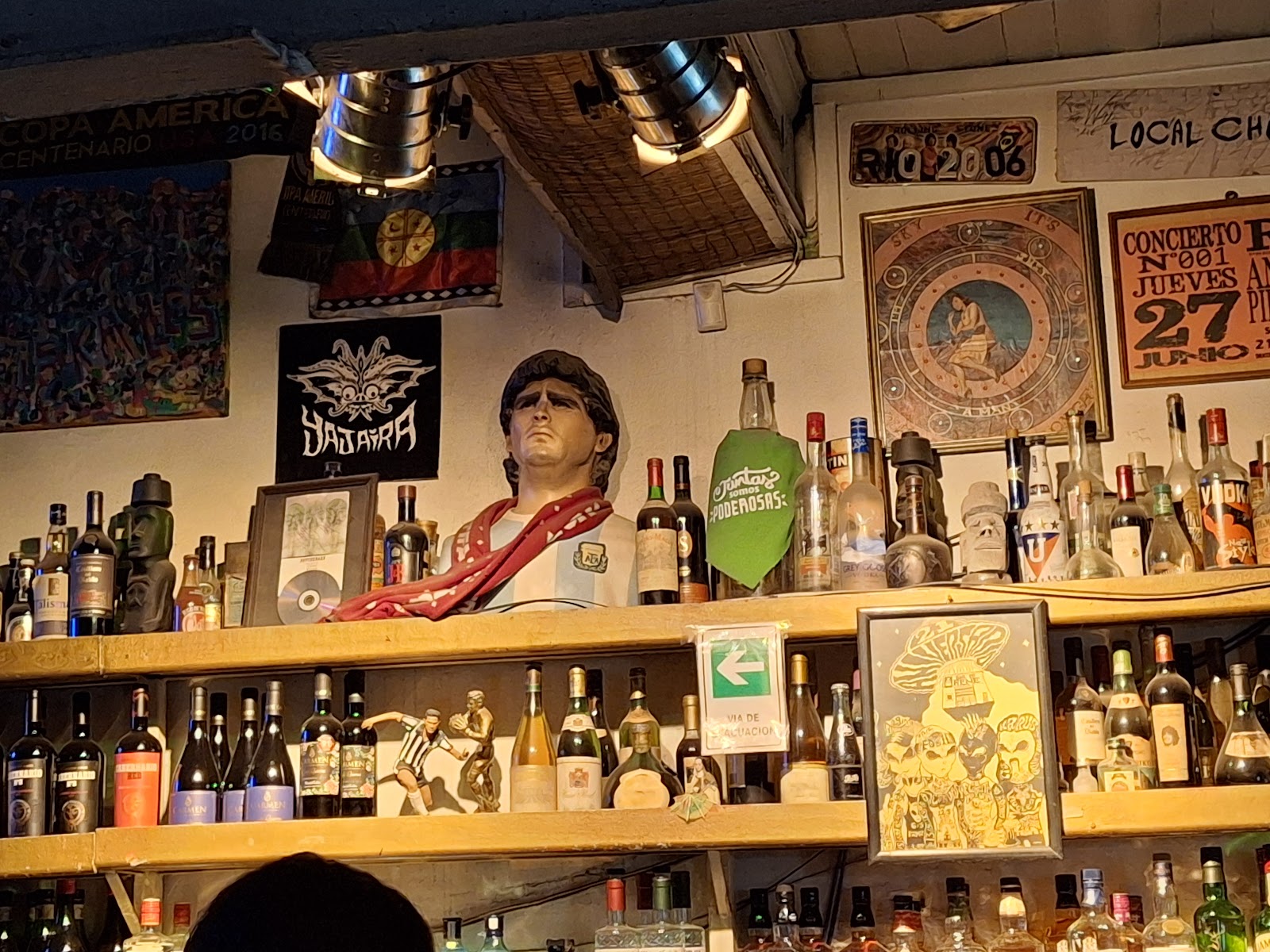 Bar de René style: stage in low light