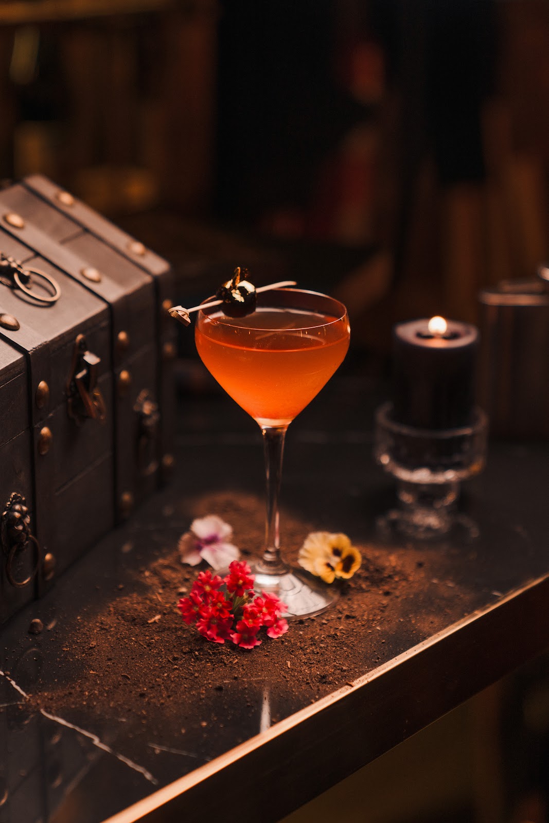 Bar Enigma style: drink served at the bar