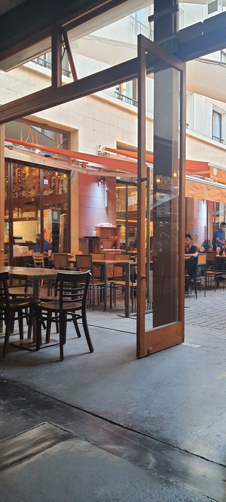 Bar La Junta, Santiago