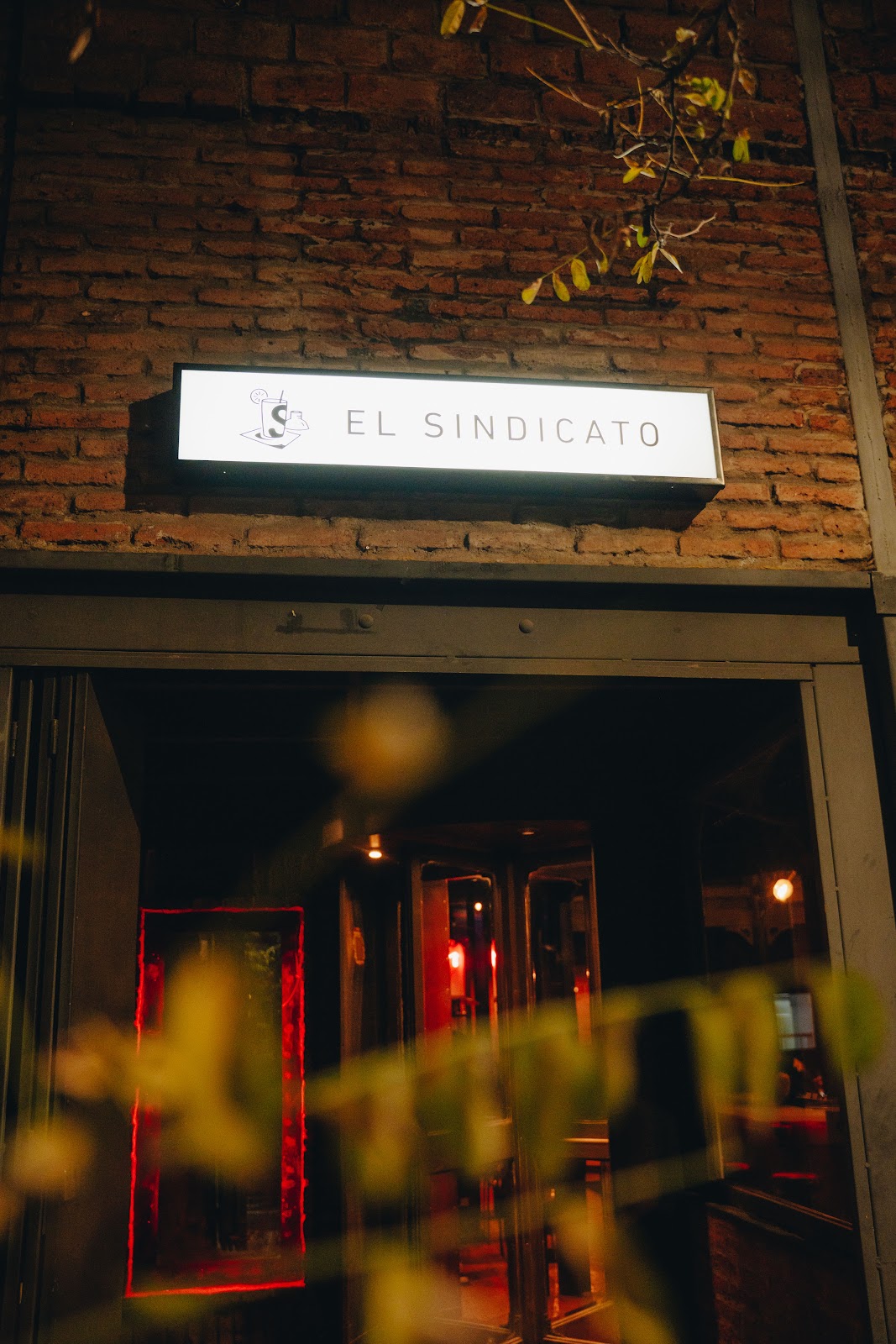 El Sindicato, Santiago