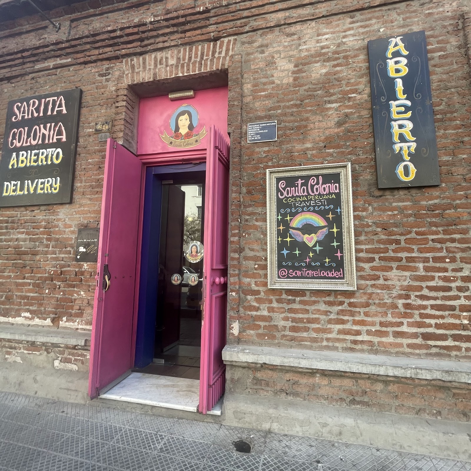 Sarita Colonia, Santiago