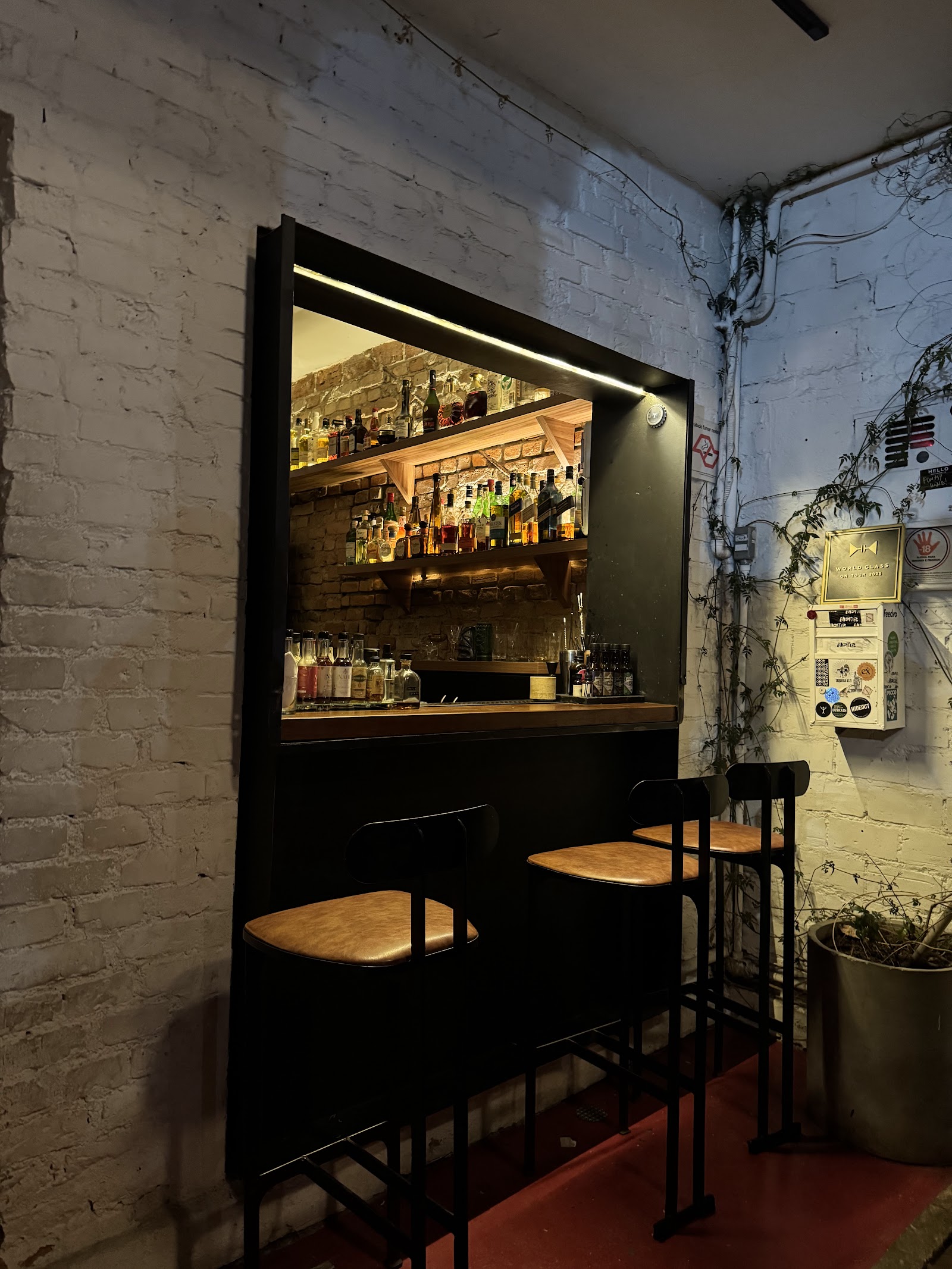 Low-lit cocktail room in Pinheiros, São Paulo