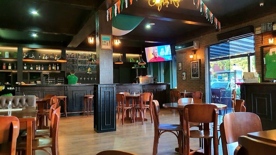 St James British Pub bar service