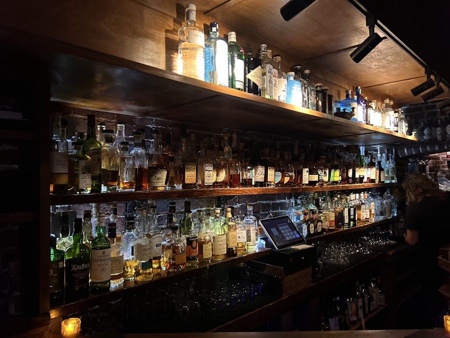 Bathtub Gin & Co. Belltown atmosphere