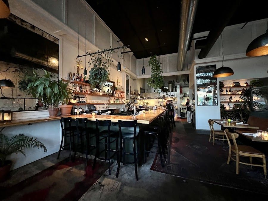 Eve Fremont bar service