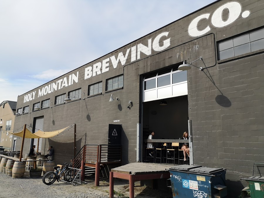 Holy Mountain Brewing interior