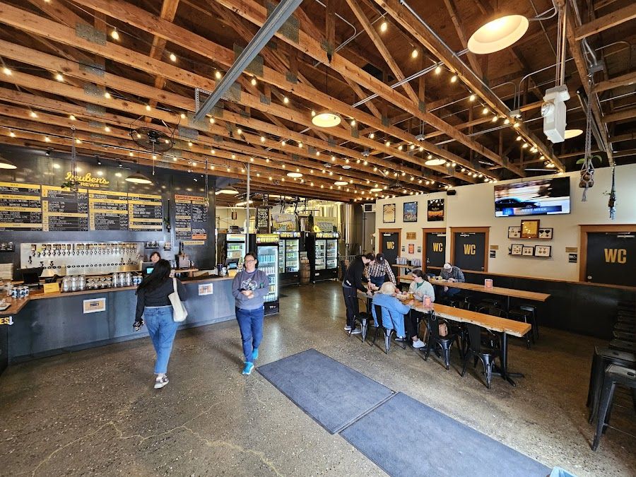 Reuben's Brews Seattle interior