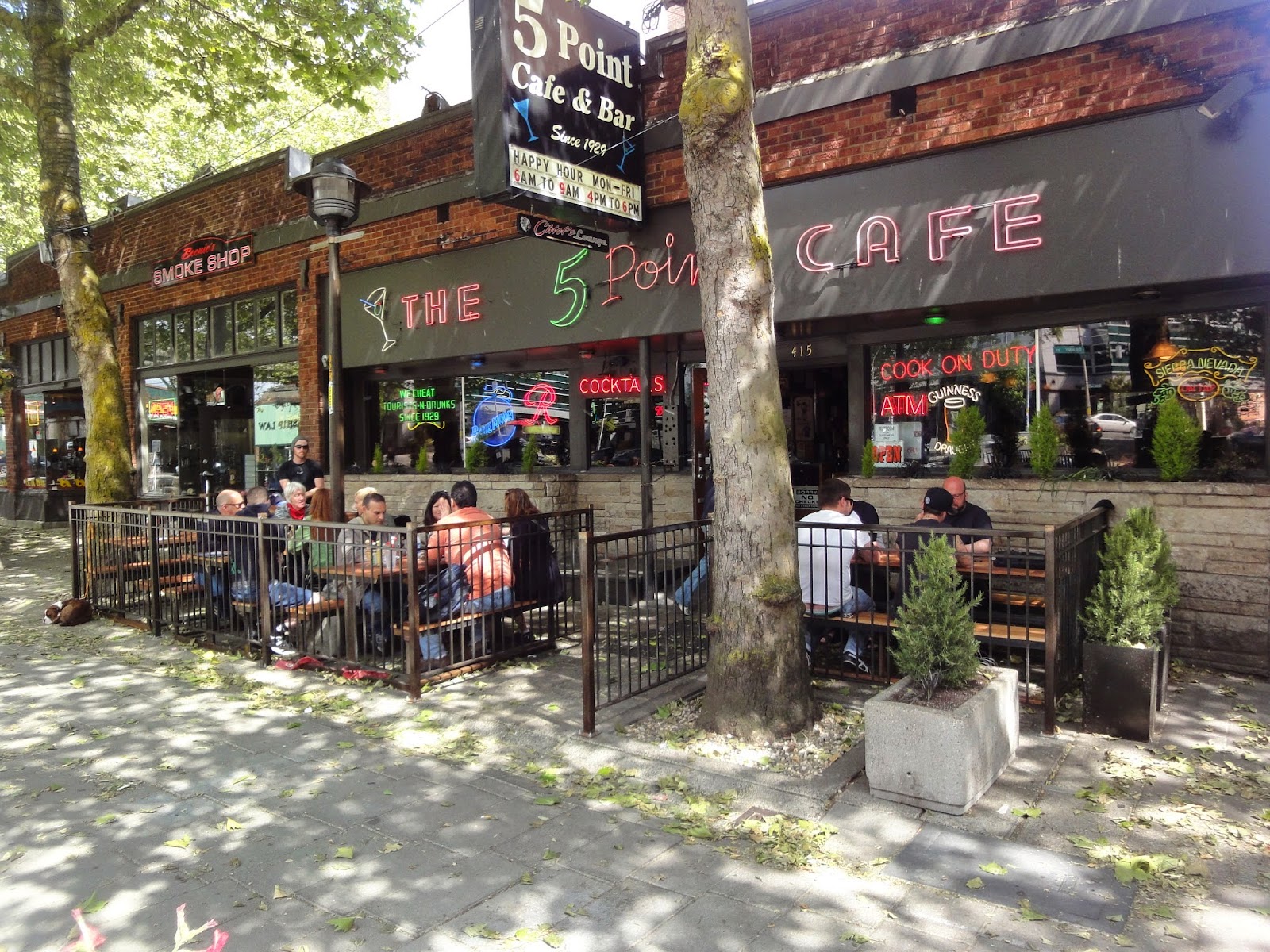 Historic 24-hour dive bar and diner in Seattle's Belltown
