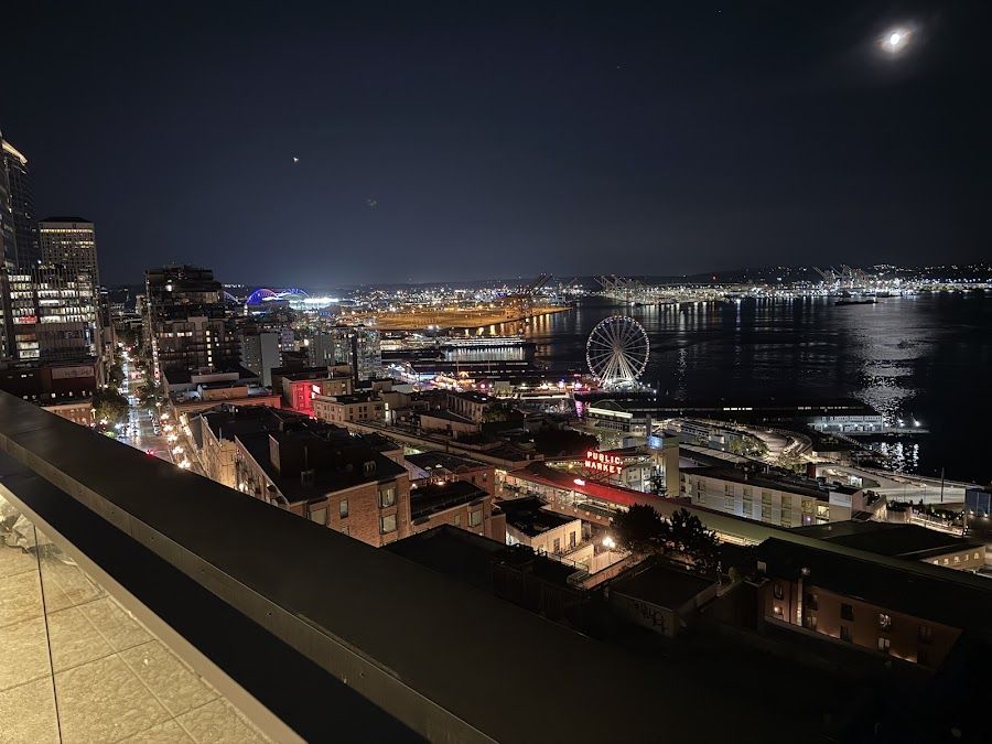 The Nest Rooftop at Thompson Belltown atmosphere