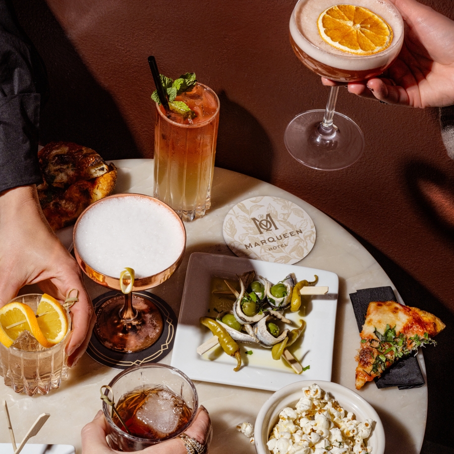 Tin Lizzie Lounge bar