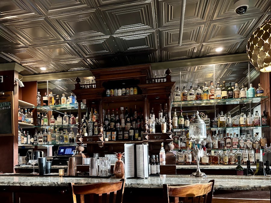 Tin Lizzie Lounge room