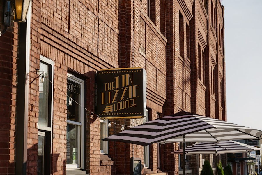 Tin Lizzie Lounge MarQueen Hotel