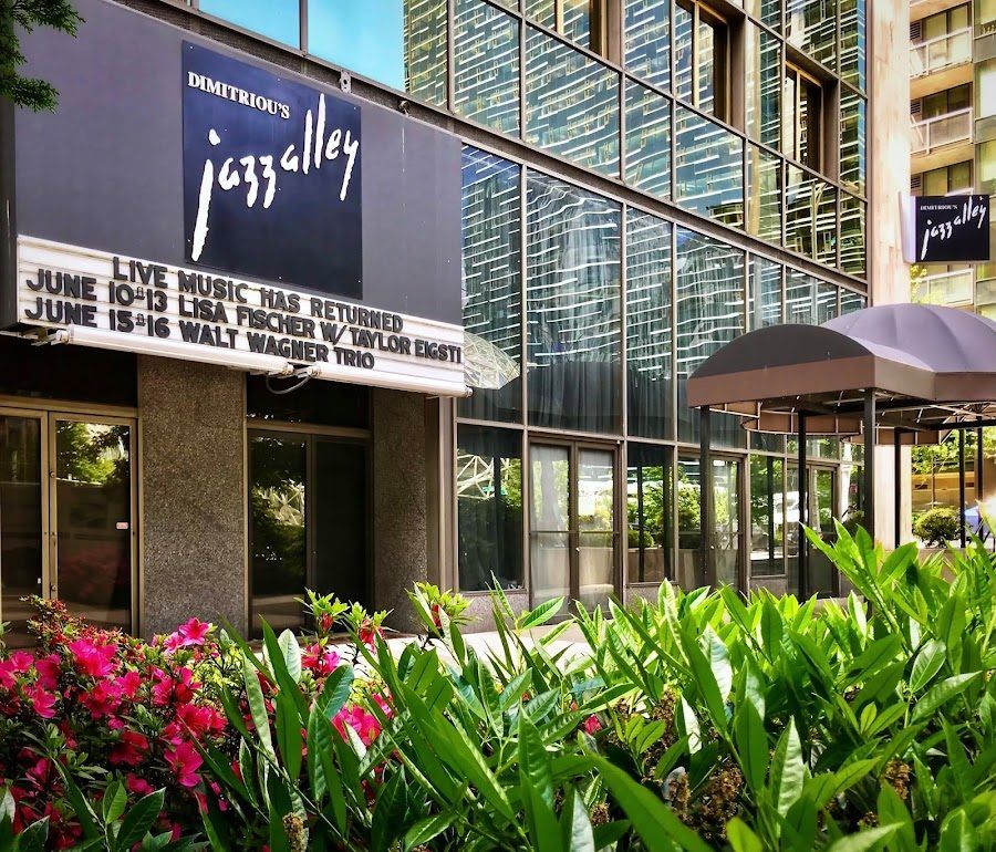 Tula's Restaurant & Jazz Club bar service