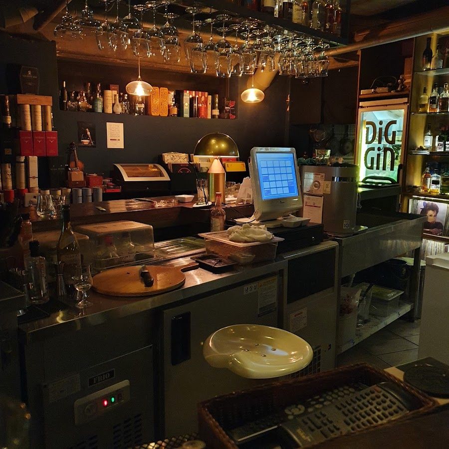 Bar Da cocktail at the bar