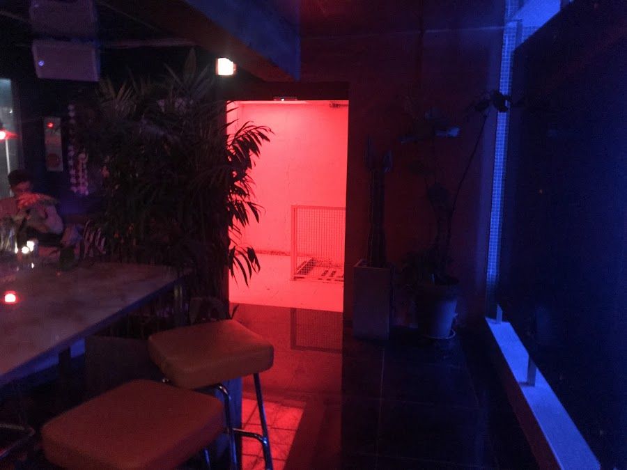 Cakeshop bar service