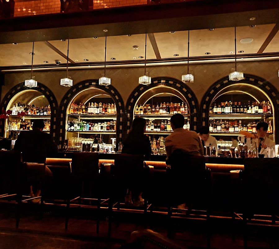 Charles H at Four Seasons Seoul Jongno atmosphere