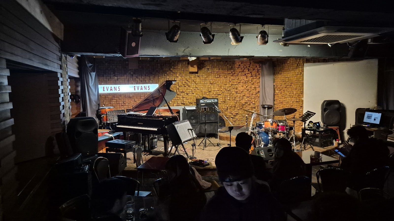Club Evans Seoul bar interior
