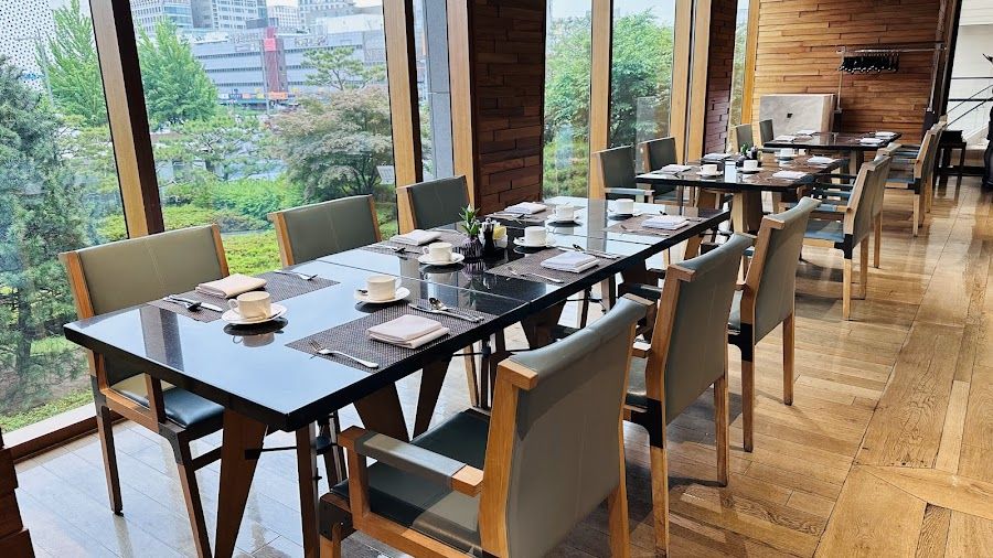 Cobalt Rooftop at JW Marriott Dongdaemun bar service