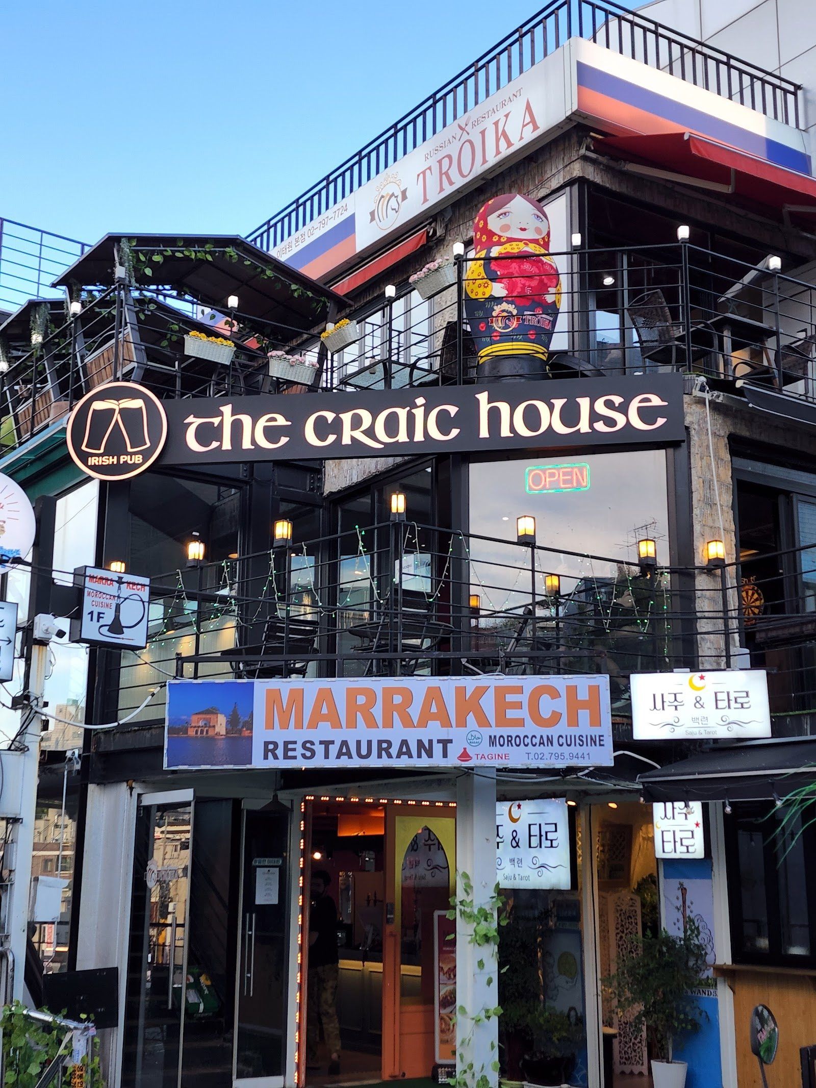 Craftworks Taphouse Itaewon Seoul bar interior