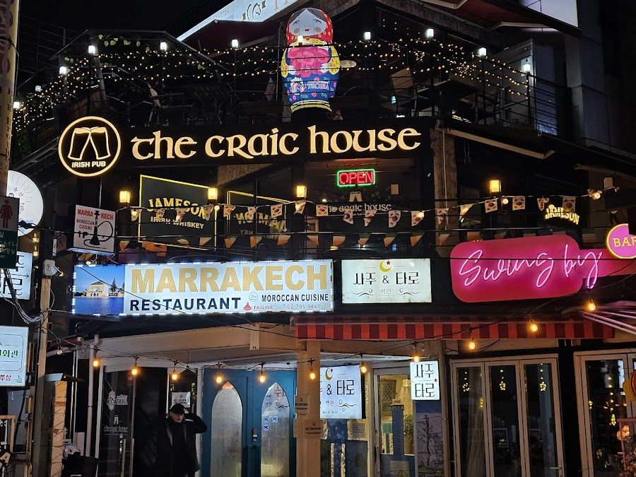 Craftworks Taphouse Itaewon Itaewon atmosphere