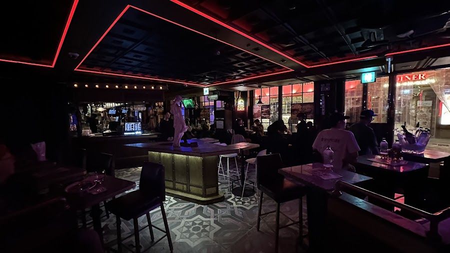 Itaewon Classic bar service