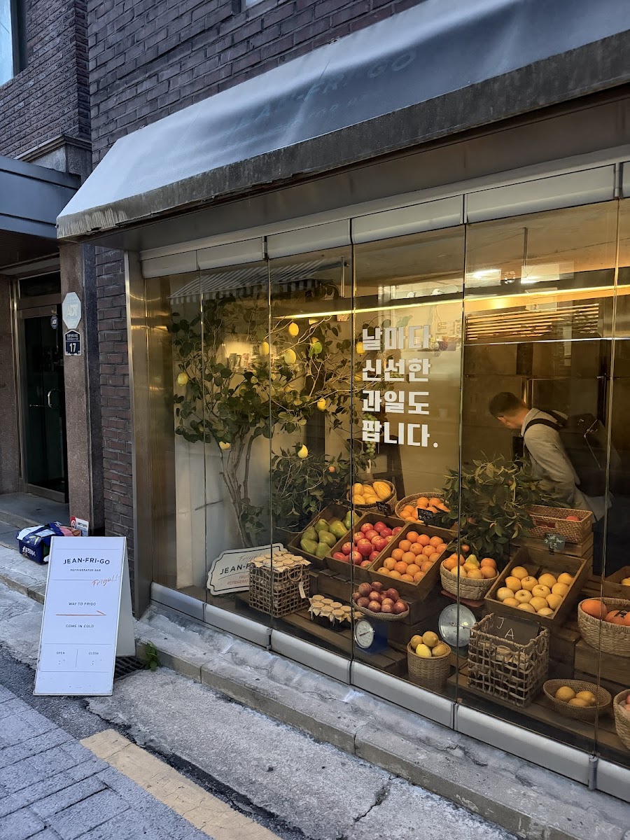 Jean Frigo, Seoul