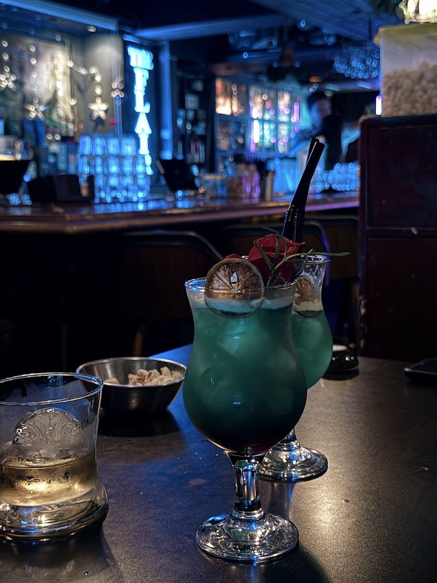 Jongno Cocktail Bar cocktail at the bar