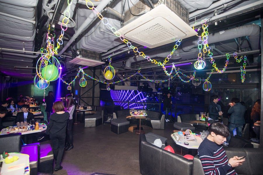 Octagon bar service