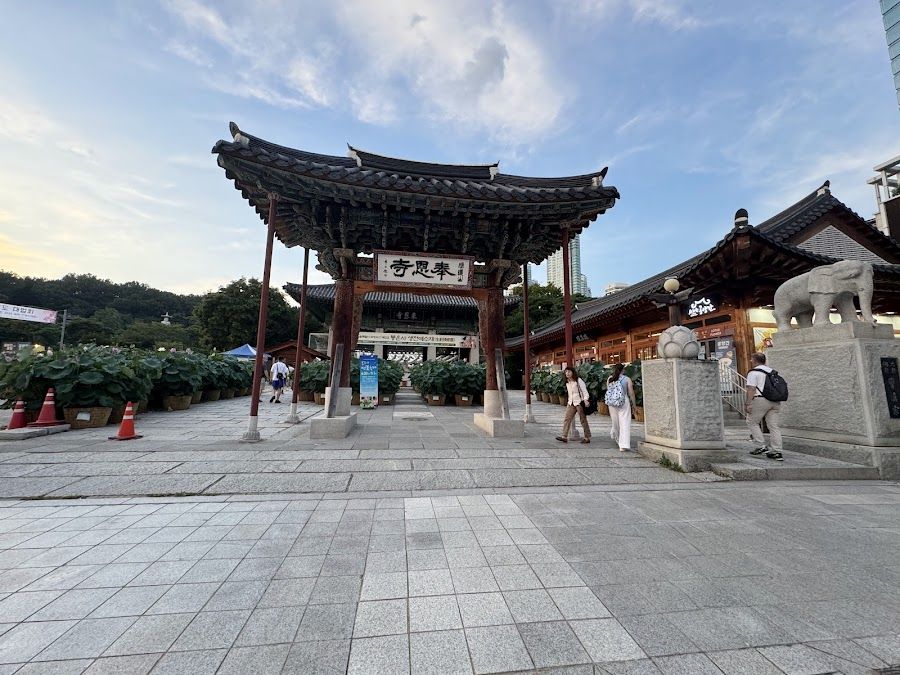 Once in a Blue Moon Cheongdam atmosphere