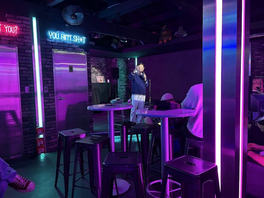 Club Live Rooftop cocktail at the bar