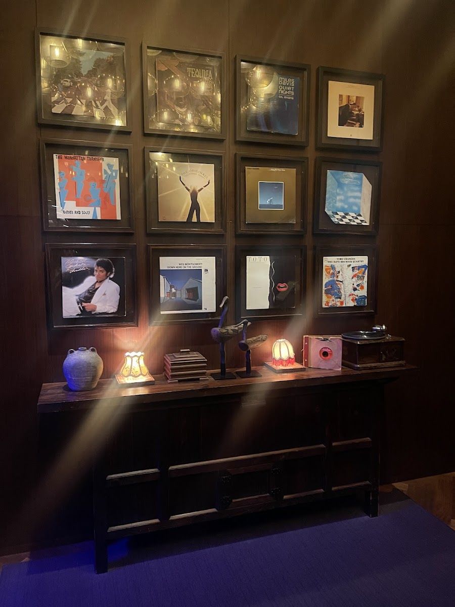 The Timber House at Park Hyatt bar service