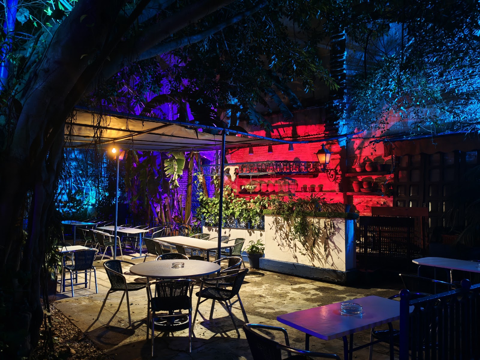 La Carboneria courtyard at night