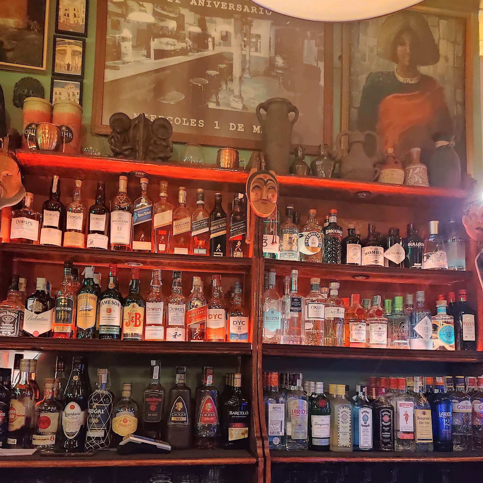 La Gintoneria bar seats