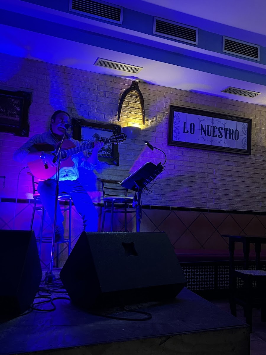 Lo Nuestro, Seville