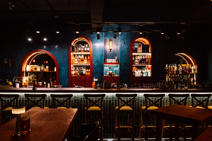 Bar Spectre