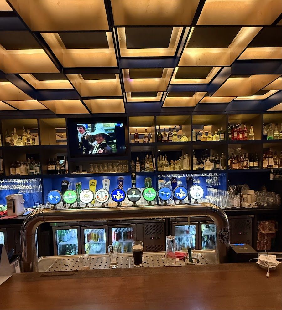 Harry's Bar Boat Quay Singapore interior