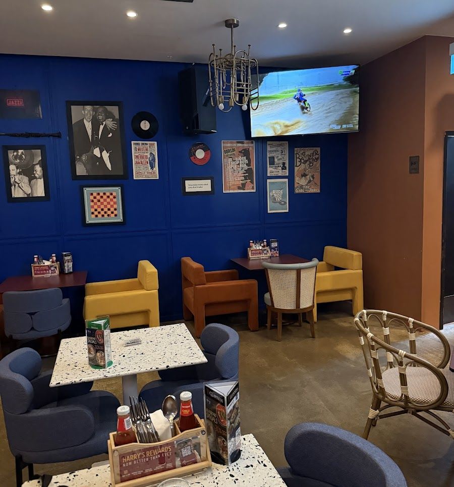 Harry's Bar Boat Quay bar service